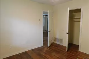 1304 S 19th St, Temple, TX 76504 - Photo 9