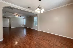 2237 Stoneleigh Dr, New Braunfels, TX 78130 - Photo 5