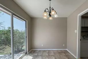 2237 Stoneleigh Dr, New Braunfels, TX 78130 - Photo 9