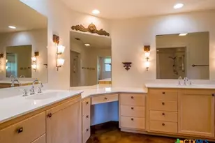 736 W Lakecrest Dr, Other, TX 78607 - Photo 13