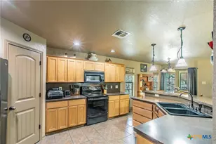 27 S Sherwood Dr, Belton, TX 76513 - Photo 7