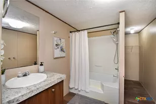 413 W Oaks Dr, Victoria, TX 77905 - Photo 19