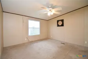 413 W Oaks Dr, Victoria, TX 77905 - Photo 17