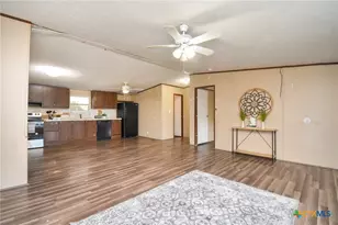 413 W Oaks Dr, Victoria, TX 77905 - Photo 5