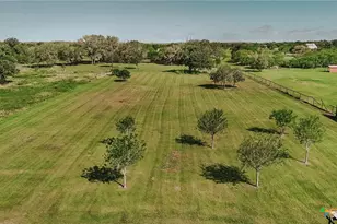 413 W Oaks Dr, Victoria, TX 77905 - Photo 27