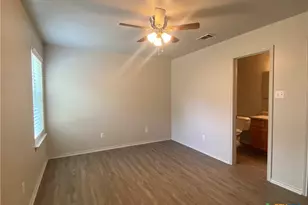 415 E 4th Ave, Belton, TX 76513 - Photo 9