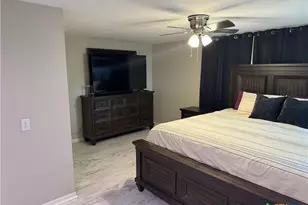 2304 E Mistletoe Ave, Victoria, TX 77901 - Photo 13