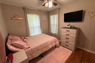 2304 E Mistletoe Ave, Victoria, TX 77901 - Photo 19