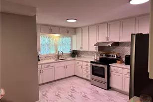 2304 E Mistletoe Ave, Victoria, TX 77901 - Photo 9