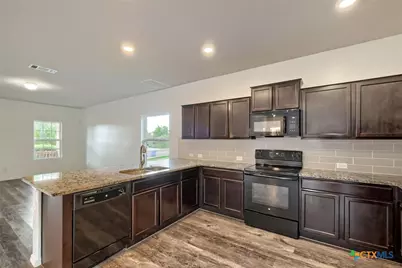 1818 Strawberry Field, New Braunfels, TX 78130 - Photo 5