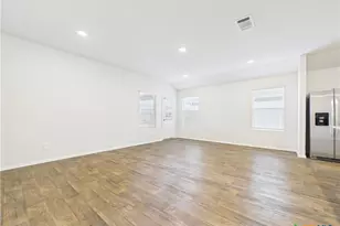 1012 Betsy Dr, Seguin, TX 78155 - Photo 11