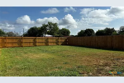 808 E 6th Street, Nixon, TX 78140 - Photo 29