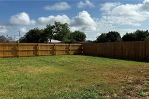 808 E 6th St, Nixon, TX 78140 - Photo 29