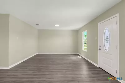 808 E 6th Street, Nixon, TX 78140 - Photo 5