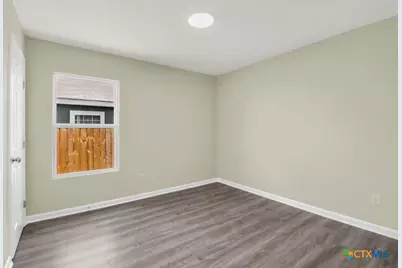 808 E 6th Street, Nixon, TX 78140 - Photo 15