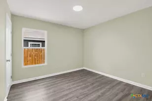 808 E 6th St, Nixon, TX 78140 - Photo 15
