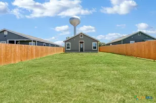 808 E 6th St, Nixon, TX 78140 - Photo 19