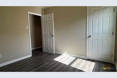 808 E 6th Street, Nixon, TX 78140 - Photo 19