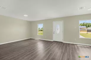 808 E 6th St, Nixon, TX 78140 - Photo 3