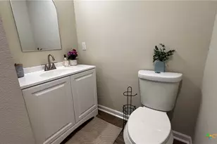 808 E 6th St, Nixon, TX 78140 - Photo 25