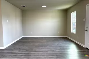 808 E 6th St, Nixon, TX 78140 - Photo 7