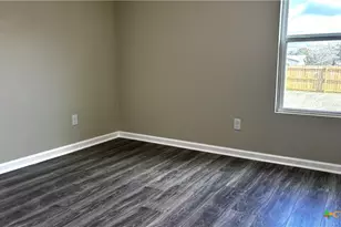 808 E 6th St, Nixon, TX 78140 - Photo 25