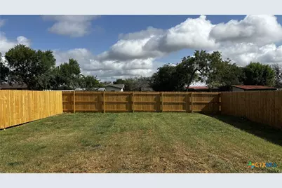 808 E 6th Street, Nixon, TX 78140 - Photo 29