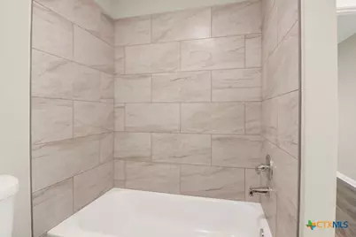 808 E 6th Street, Nixon, TX 78140 - Photo 13