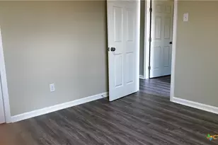 808 E 6th St, Nixon, TX 78140 - Photo 27