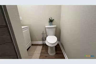808 E 6th Street, Nixon, TX 78140 - Photo 23