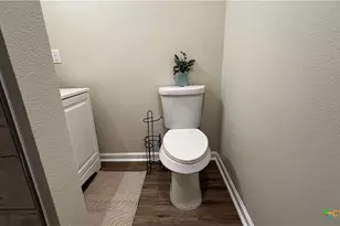 808 E 6th St, Nixon, TX 78140 - Photo 23