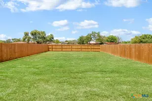 808 E 6th St, Nixon, TX 78140 - Photo 21
