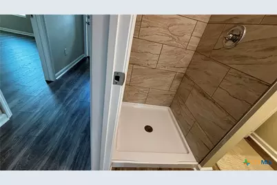 808 E 6th Street, Nixon, TX 78140 - Photo 23