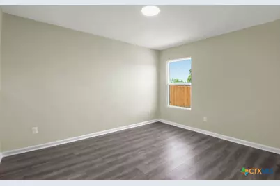 808 E 6th Street, Nixon, TX 78140 - Photo 11