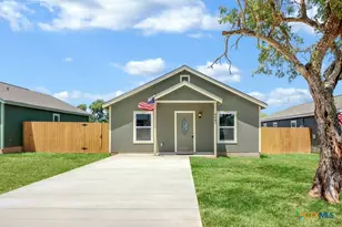 808 E 6th St, Nixon, TX 78140 - Photo 1