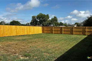 808 E 6th St, Nixon, TX 78140 - Photo 31