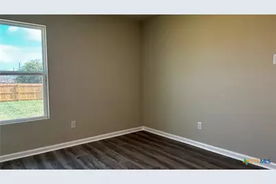 808 E 6th Street, Nixon, TX 78140 - Photo 13