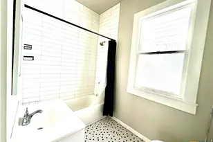 405 E Commercial St, Victoria, TX 77901 - Photo 3