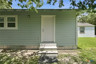 618 E Ireland St, Seguin, TX 78155 - Photo 3