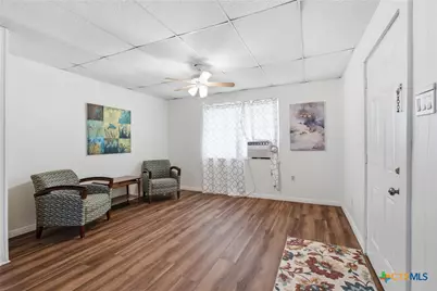 618 E Ireland Street, Seguin, TX 78155 - Photo 9