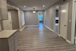 302 Smith St, Gonzales, TX 78629 - Photo 5