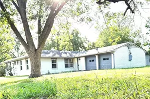 302 Smith St, Gonzales, TX 78629 - Photo 1