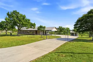 913 Ridge Dr, San Marcos, TX 78666 - Photo 3