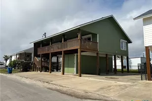 103 W Commerce St, Port O'Connor, TX 77982 - Photo 1