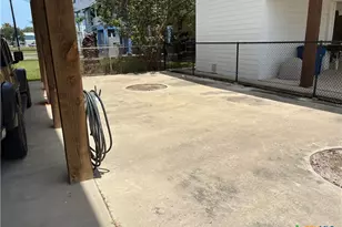 103 W Commerce St, Port O'Connor, TX 77982 - Photo 9