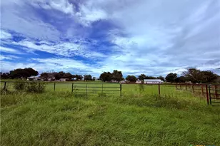 17 Co Rd 236A, Gonzales, TX 78629 - Photo 21