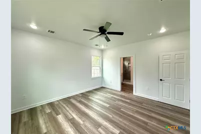 501 Walnut St, Yoakum, TX 77995 - Photo 19