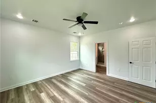 501 Walnut St, Yoakum, TX 77995 - Photo 19