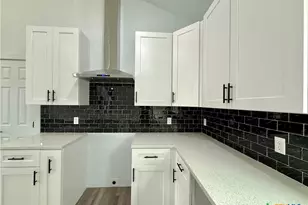 501 Walnut St, Yoakum, TX 77995 - Photo 15