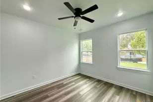 501 Walnut St, Yoakum, TX 77995 - Photo 27